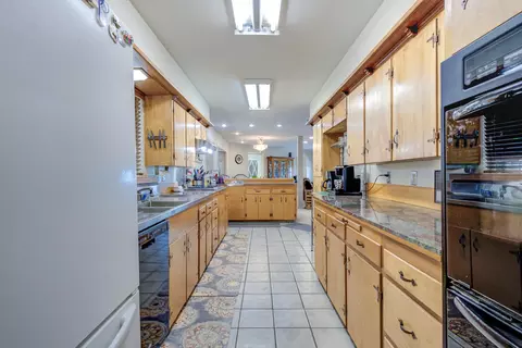 Kitchen - 2501 Shasta St, Redding, CA 96001 photo 6 of 7