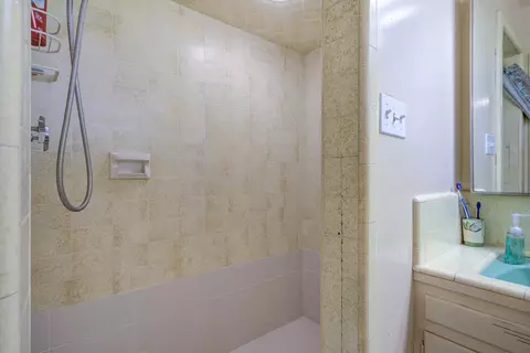 Bath - 2501 Shasta St, Redding, CA 96001 photo 6 of 10