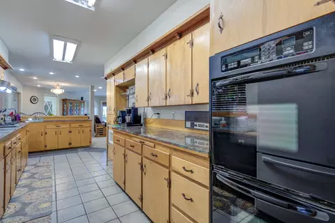 Kitchen - 2501 Shasta St, Redding, CA 96001 photo 5 of 7