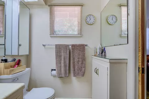 Bath - 2501 Shasta St, Redding, CA 96001 photo 5 of 10
