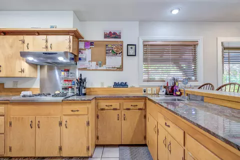 Kitchen - 2501 Shasta St, Redding, CA 96001 photo 2 of 7