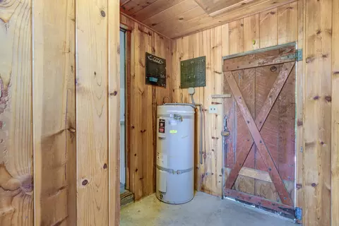 Entry Way - 2501 Shasta St, Redding, CA 96001 photo 7 of 9