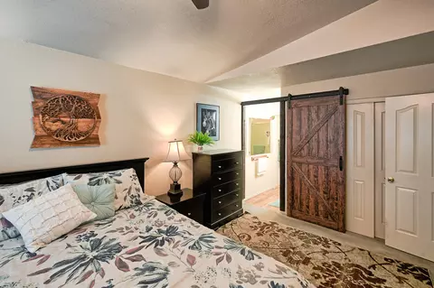 Bedroom - 856 Tanglewood Dr, Redding, CA 96003 photo 4 of 6
