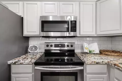 Kitchen - 660 Paynes Creek Rd, Red Bluff, CA 96080 photo 4 of 5
