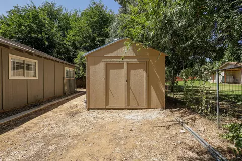 Exterior - 660 Paynes Creek Rd, Red Bluff, CA 96080 photo 7 of 14