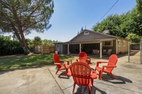Exterior - 660 Paynes Creek Rd, Red Bluff, CA 96080 photo 5 of 14