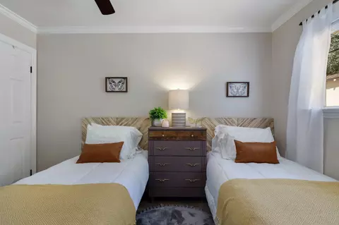 Bedroom - 660 Paynes Creek Rd, Red Bluff, CA 96080 photo 7 of 8