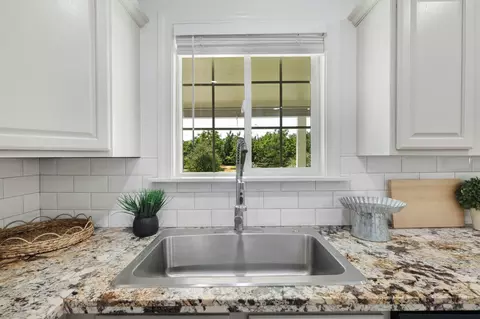 Kitchen - 660 Paynes Creek Rd, Red Bluff, CA 96080 photo 3 of 5