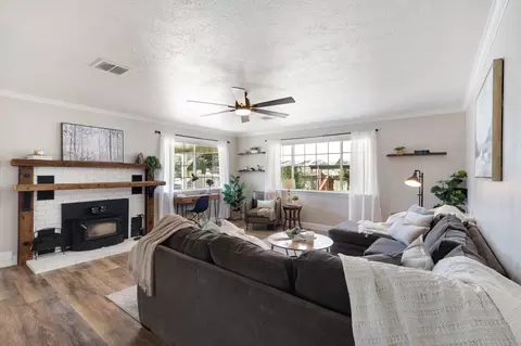 Living - 660 Paynes Creek Rd, Red Bluff, CA 96080 photo 1 of 4