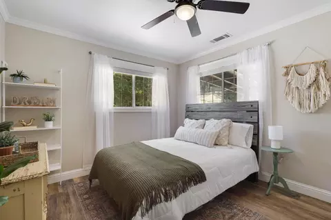 Bedroom - 660 Paynes Creek Rd, Red Bluff, CA 96080 photo 2 of 8