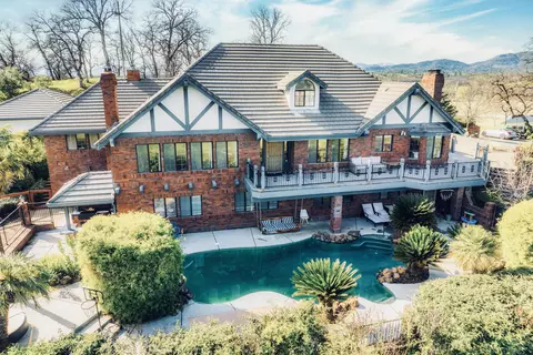 12770 River Hills Dr, Bella Vista, CA 96008
