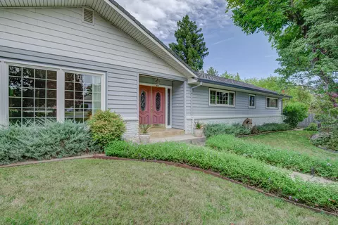 Exterior - 704 Joaquin Ave, Redding, CA 96002 photo 24 of 25