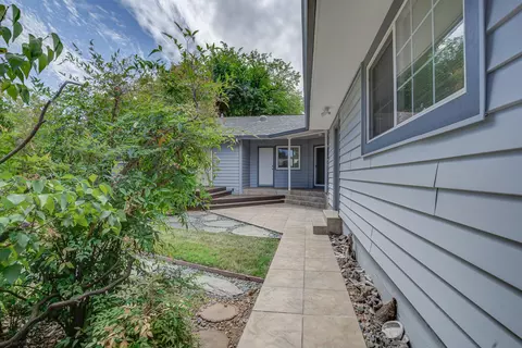Exterior - 704 Joaquin Ave, Redding, CA 96002 photo 13 of 25