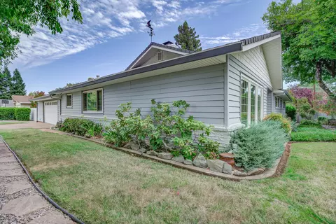 Exterior - 704 Joaquin Ave, Redding, CA 96002 photo 20 of 25