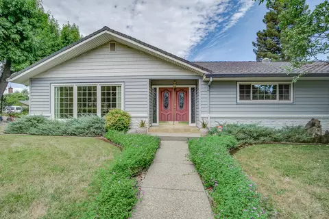 Exterior - 704 Joaquin Ave, Redding, CA 96002 photo 3 of 25