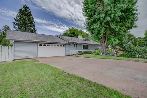 Exterior - 704 Joaquin Ave, Redding, CA 96002 photo 19 of 25
