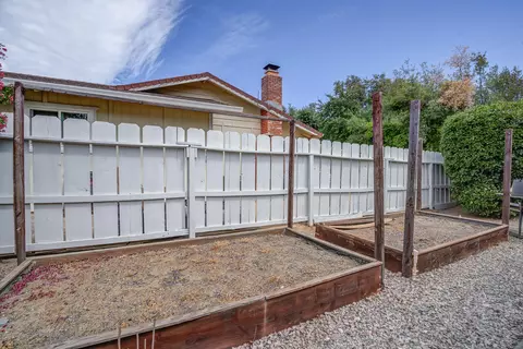 Exterior - 704 Joaquin Ave, Redding, CA 96002 photo 16 of 25