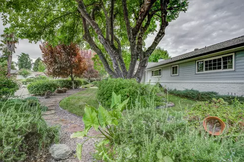 Exterior - 704 Joaquin Ave, Redding, CA 96002 photo 21 of 25