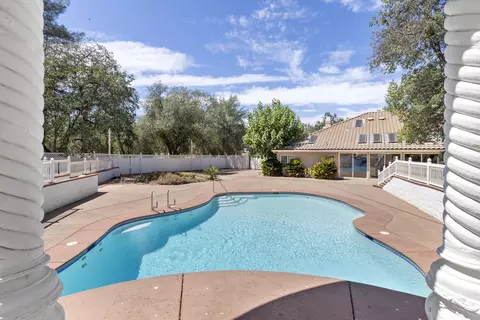 19555 Natalie Way, Redding, CA 96003
