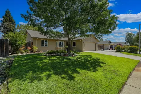 Exterior - 4469 Rose Terrace Dr, Redding, CA 96001 photo 2 of 8
