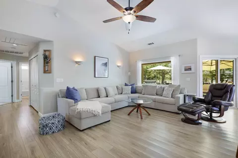 Living - 4469 Rose Terrace Dr, Redding, CA 96001 photo 1 of 2