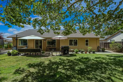 Exterior - 4469 Rose Terrace Dr, Redding, CA 96001 photo 4 of 8