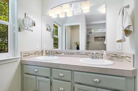 Bath - 4469 Rose Terrace Dr, Redding, CA 96001 photo 1 of 2