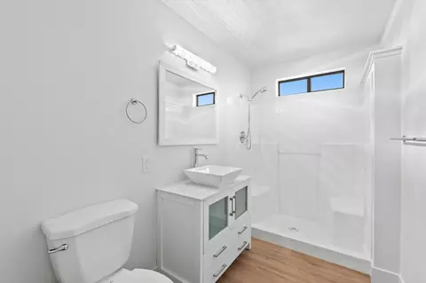 Bath - 1862 Eugenia Ave, Redding, CA 96001 photo 1 of 1