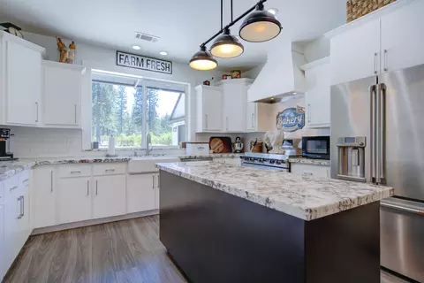 Kitchen - 7878 Hidden Meadows Rd, Shingletown, CA 96088 photo 2 of 6