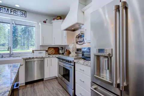 Kitchen - 7878 Hidden Meadows Rd, Shingletown, CA 96088 photo 4 of 6