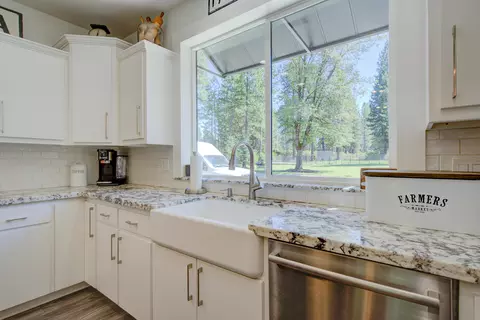 Kitchen - 7878 Hidden Meadows Rd, Shingletown, CA 96088 photo 5 of 6