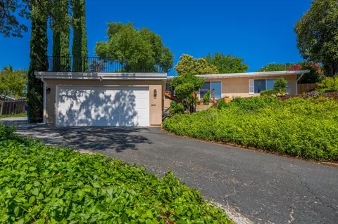 2220 Octavia St, Redding, CA 96001 photo 3