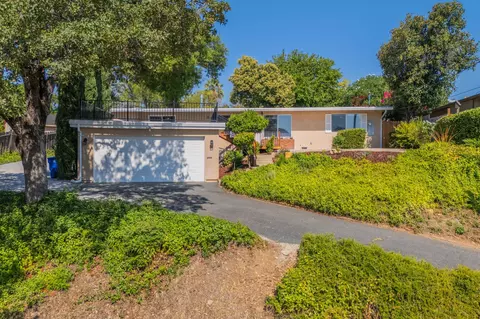 2220 Octavia St, Redding, CA 96001 photo 2