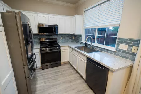 2325 Shining Star Way, Redding, CA 96003