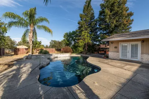 Exterior - 3159 Seminole Dr, Redding, CA 96001 photo 2 of 4