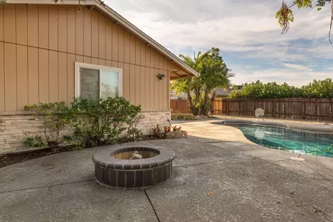 Exterior - 3159 Seminole Dr, Redding, CA 96001 photo 3 of 4
