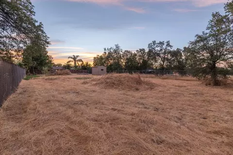 Exterior - 3159 Seminole Dr, Redding, CA 96001 photo 4 of 4