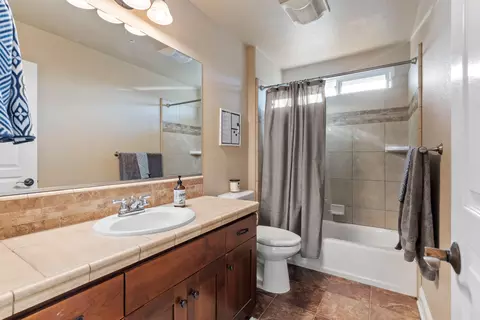 Bath - 3149 Laver St, Redding, CA 96002 photo 3 of 3