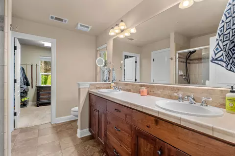 Bath - 3149 Laver St, Redding, CA 96002 photo 1 of 3