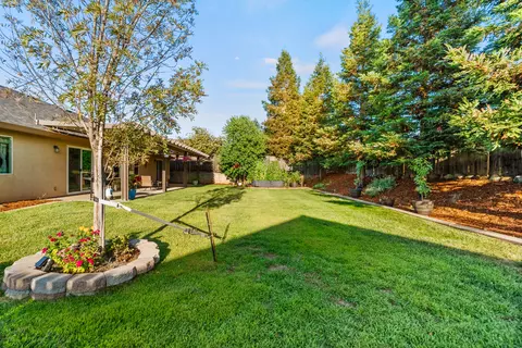 Exterior - 3149 Laver St, Redding, CA 96002 photo 7 of 9