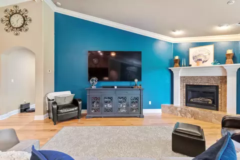 Living - 3149 Laver St, Redding, CA 96002 photo 2 of 4