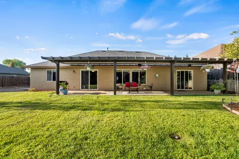 Exterior - 3149 Laver St, Redding, CA 96002 photo 5 of 9