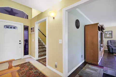 Entry Way - 6394 Quail Creek Rd, Redding, CA 96002 photo 3 of 8
