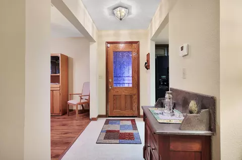 Entry Way - 6394 Quail Creek Rd, Redding, CA 96002 photo 7 of 8