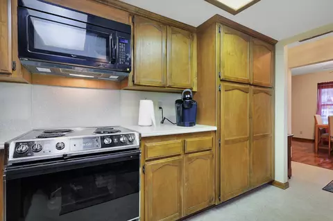 Kitchen - 6394 Quail Creek Rd, Redding, CA 96002 photo 12 of 13