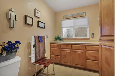 Bath - 6394 Quail Creek Rd, Redding, CA 96002 photo 7 of 11