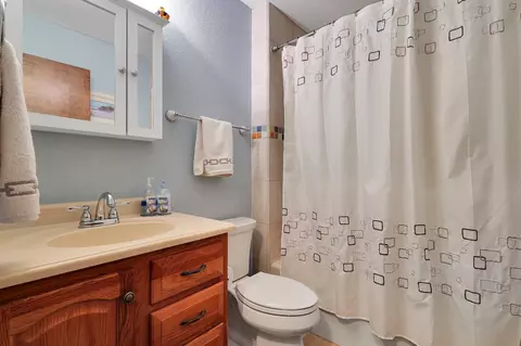 Bath - 6394 Quail Creek Rd, Redding, CA 96002 photo 1 of 11