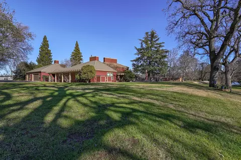 Exterior - 6394 Quail Creek Rd, Redding, CA 96002 photo 10 of 25