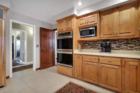 Kitchen - 6394 Quail Creek Rd, Redding, CA 96002 photo 5 of 13
