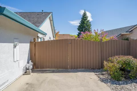 1741 Vineyard Trl, Redding, CA 96003 photo 4